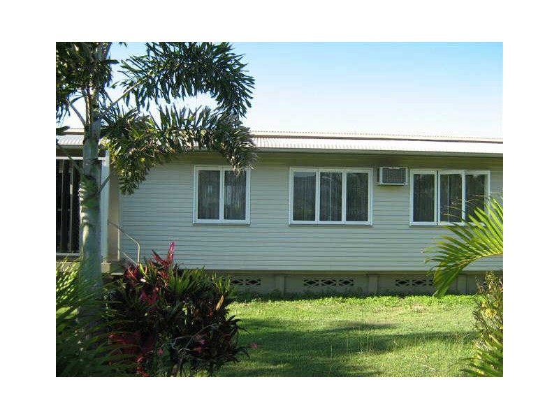 12 Rosshall Street, Bowen QLD 4805