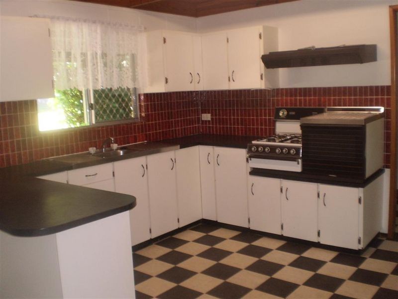 4 Bull Crescent, Bowen QLD 4805