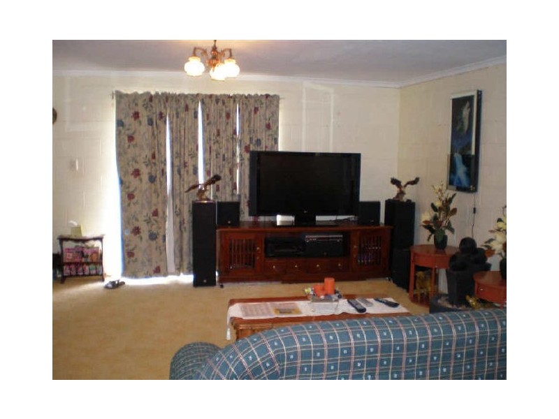 7 Queens Road, Bowen QLD 4805