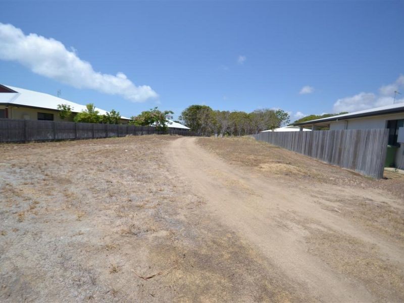 12 Lemon Grove, Bowen QLD 4805