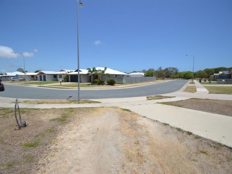 12 Lemon Grove, Bowen QLD 4805