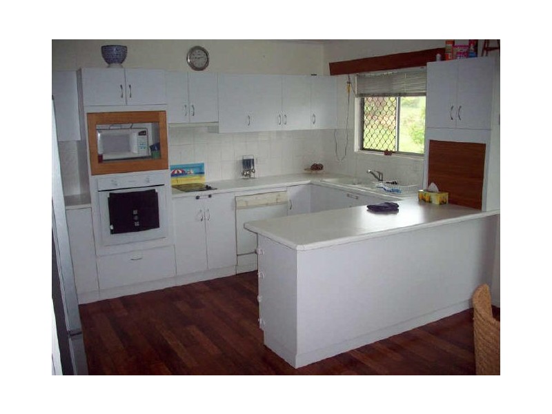 18 Daniel Street, Bowen QLD 4805