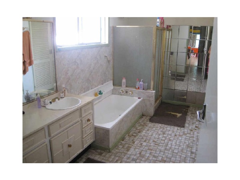 11 Brisbane Street, Bowen QLD 4805