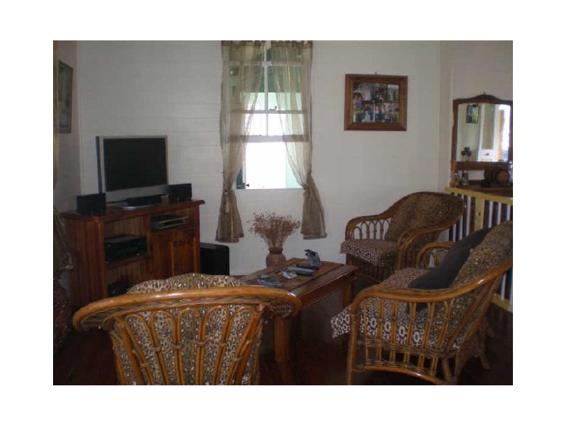 12 Hay Street, Bowen QLD 4805