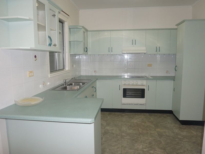 33 Sinclair Street, Bowen QLD 4805