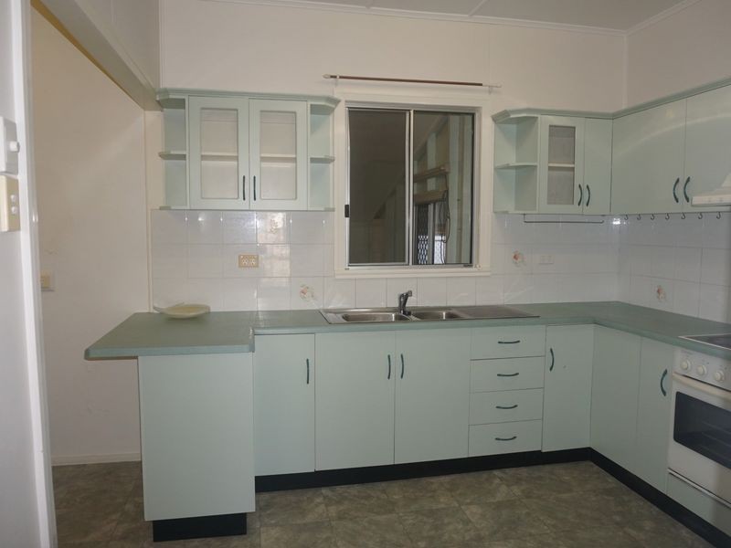 33 Sinclair Street, Bowen QLD 4805