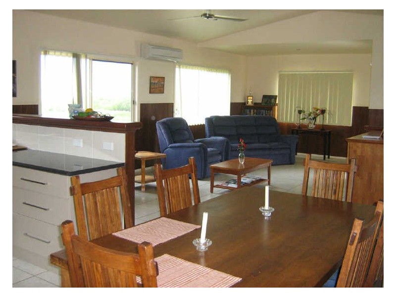2/104 Dalrymple Street, Bowen QLD 4805