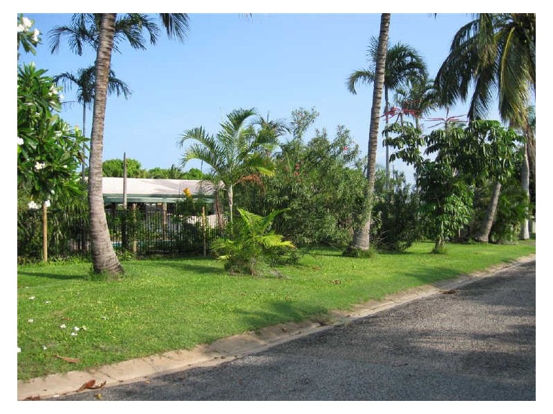 27 Gilbert Street, Bowen QLD 4805