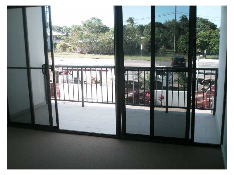 4/74a Powell Street, Bowen QLD 4805