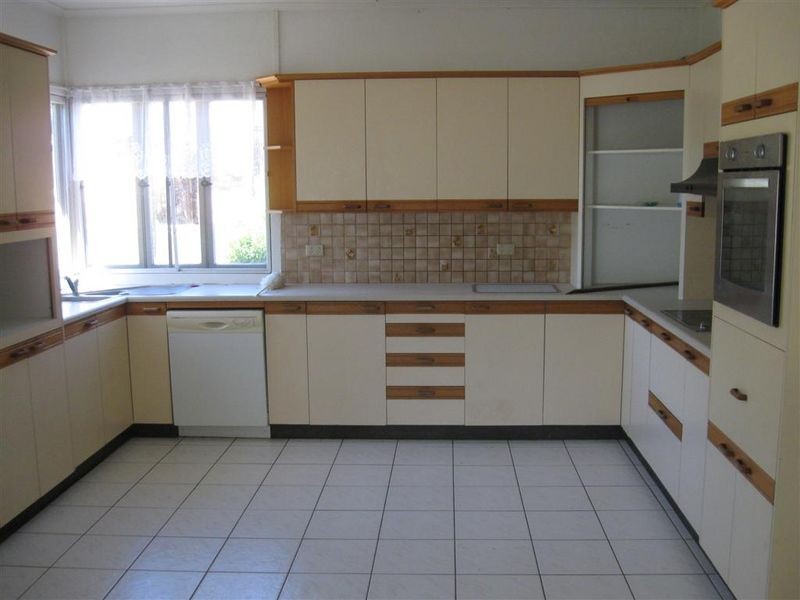 16 Field Street, Bowen QLD 4805