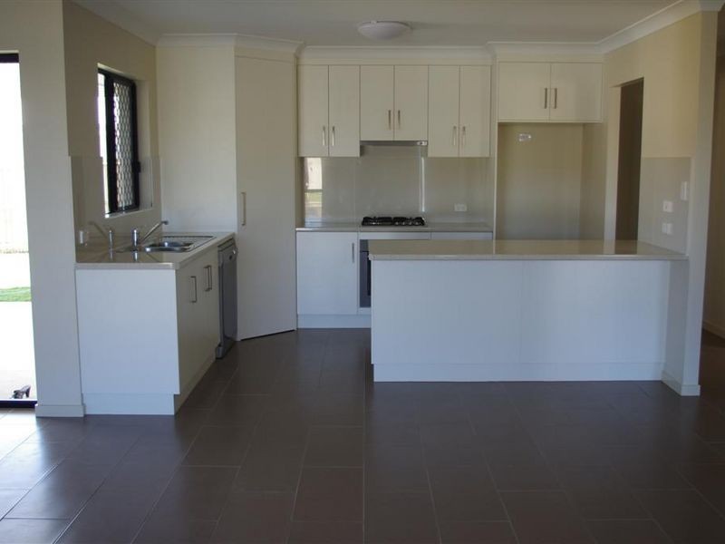 9b Lemon Grove, Bowen QLD 4805