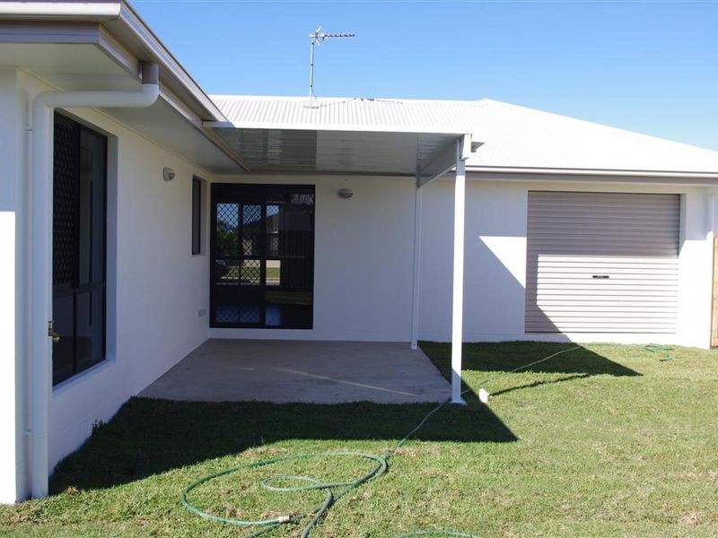9b Lemon Grove, Bowen QLD 4805