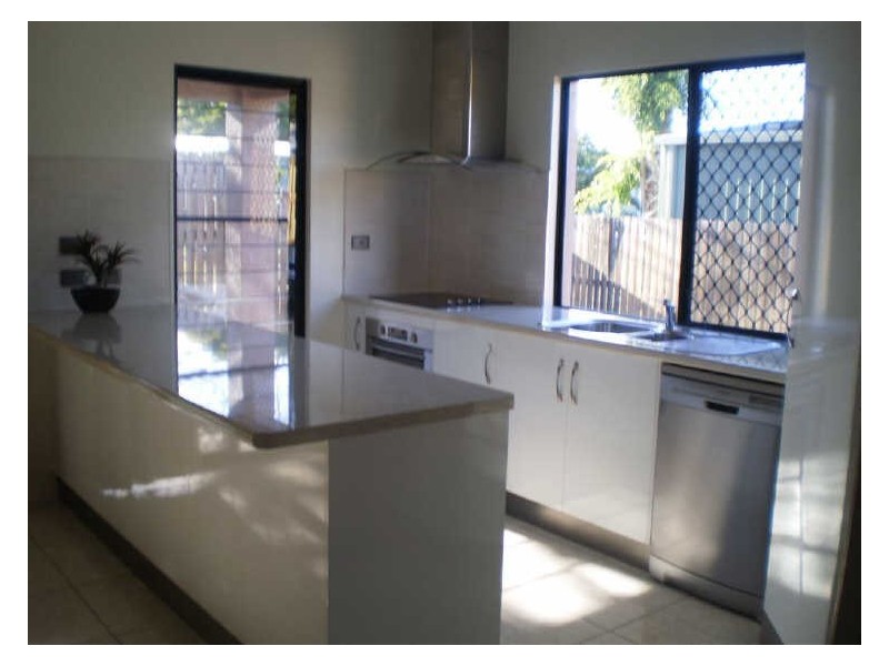 Units/11 Kennedy Street, Bowen QLD 4805