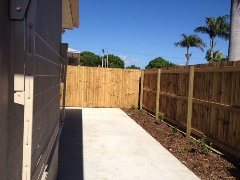 1 & 2/22 Tracey Street, Bowen QLD 4805