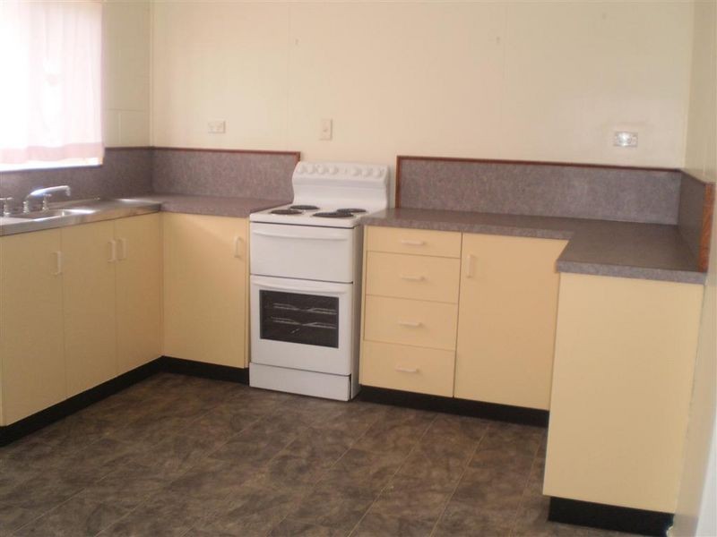 4/121 Herbert Street, Bowen QLD 4805