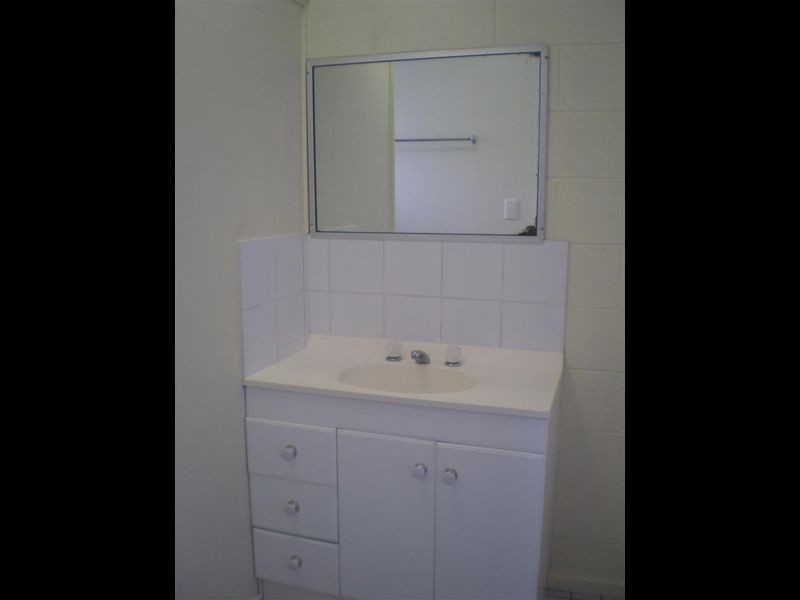 4/121 Herbert Street, Bowen QLD 4805