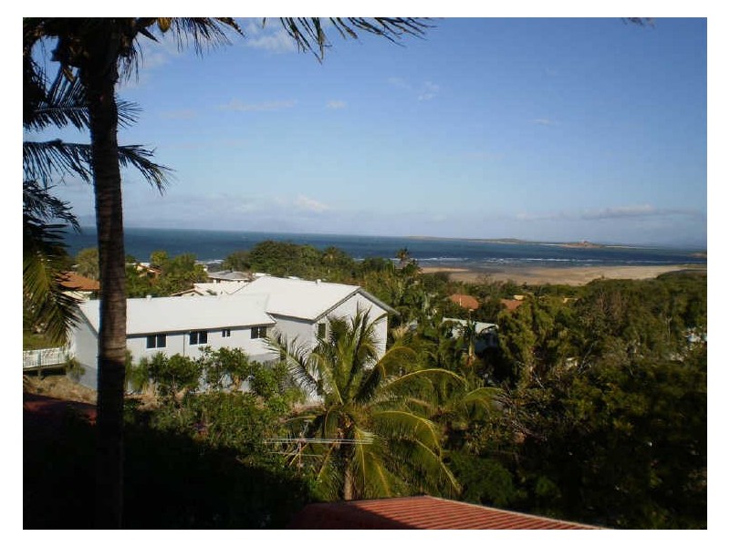 4/10 Poinciana Drive, Bowen QLD 4805