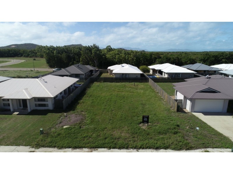 6 Cowrie Street, Bowen QLD 4805