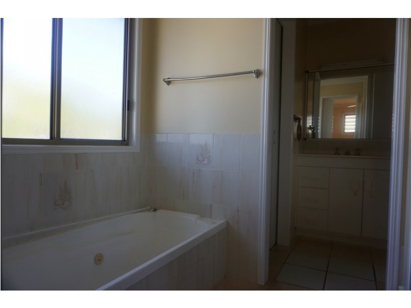 43 Whyte Avenue, Bowen QLD 4805