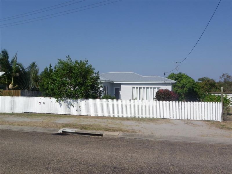12 Korah Street, Bowen QLD 4805