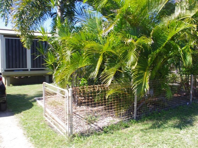 12 Rosshall Street, Bowen QLD 4805