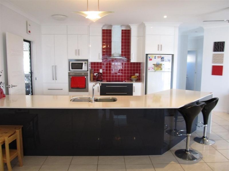 18 Reynolds Street, Bowen QLD 4805