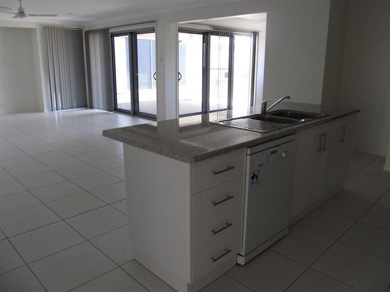 11 Silk Road, Bowen QLD 4805