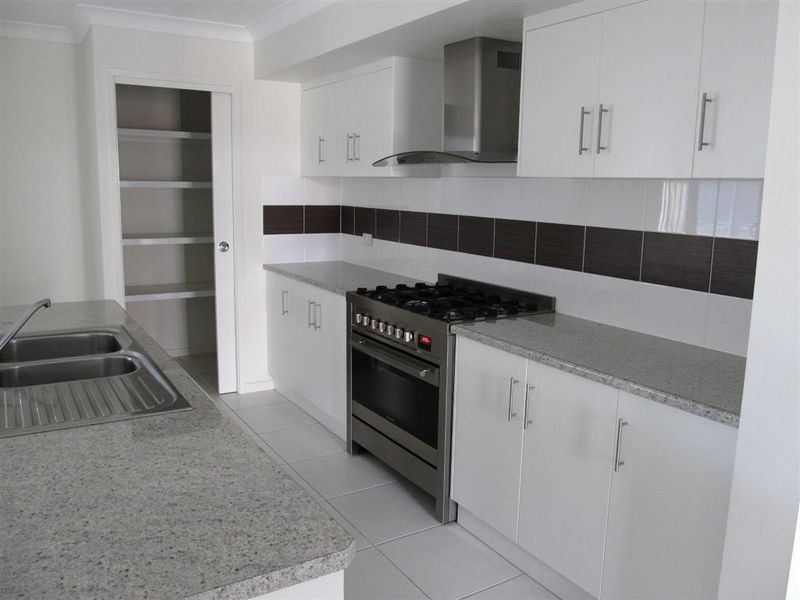 11 Silk Road, Bowen QLD 4805