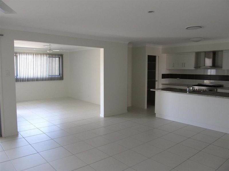 11 Silk Road, Bowen QLD 4805