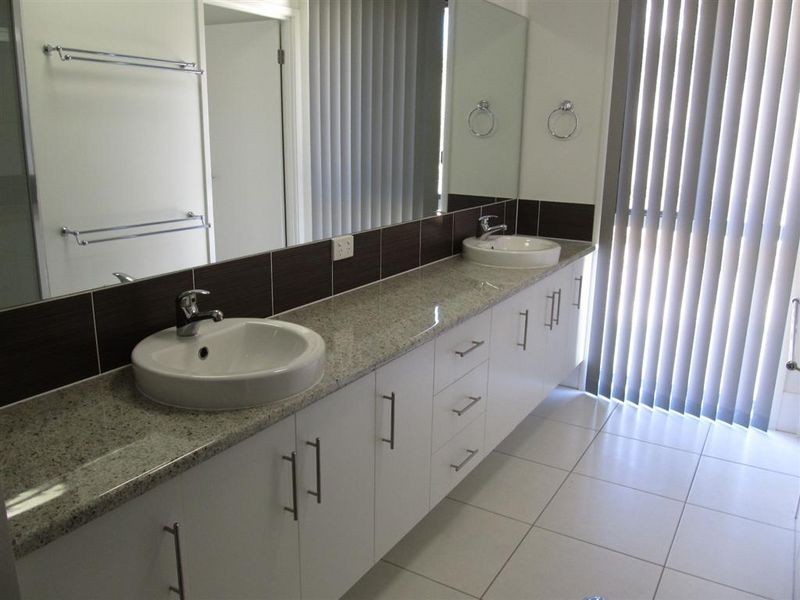 11 Silk Road, Bowen QLD 4805
