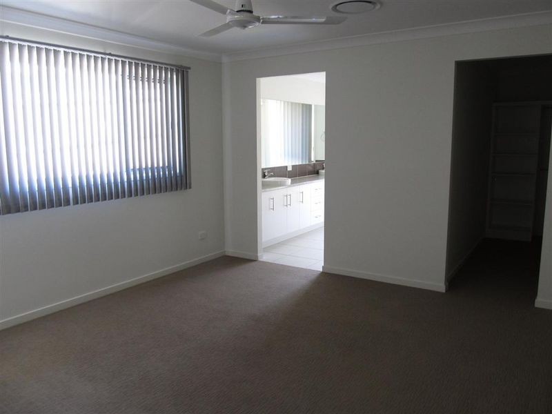 11 Silk Road, Bowen QLD 4805