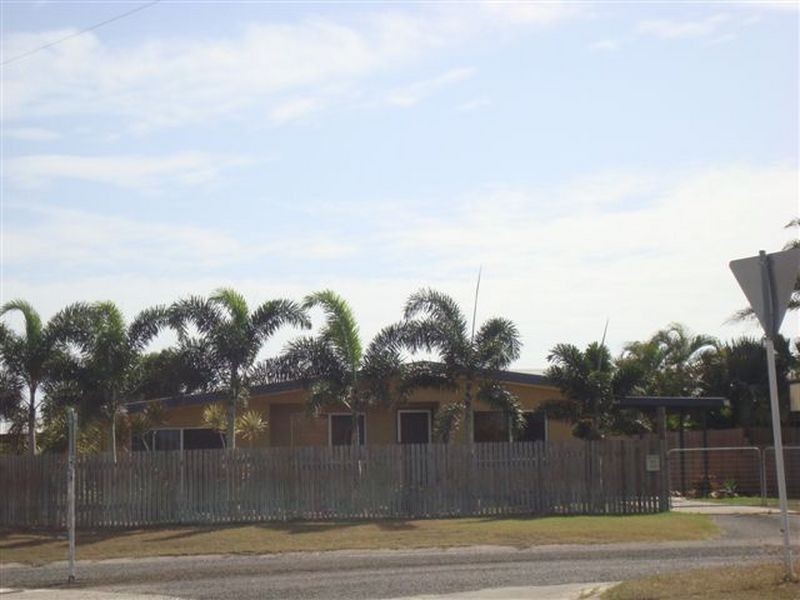 32 Russell Street, Bowen QLD 4805