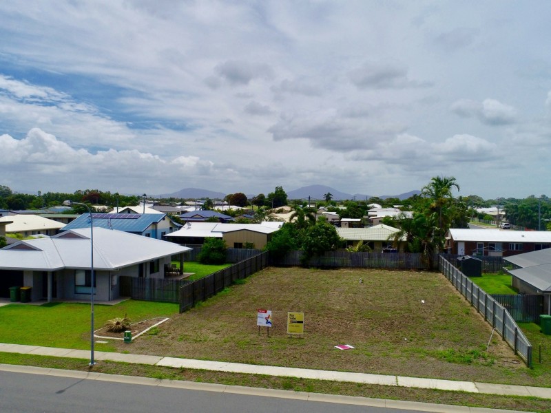 13 Lime Tree Court, Bowen QLD 4805
