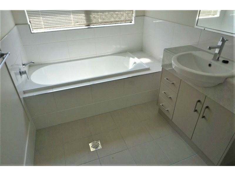 6 Harrison Court, Bowen QLD 4805