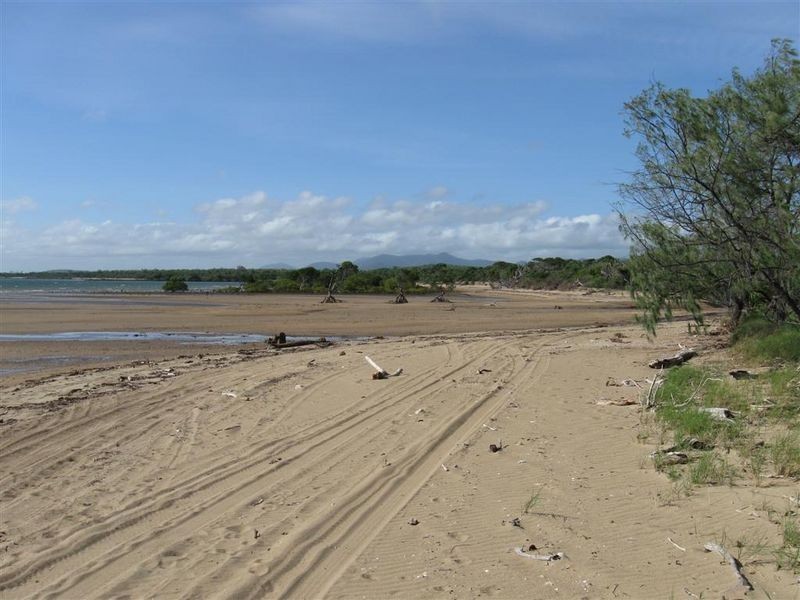 37 Whyte Ave, Brisk Bay QLD 4805