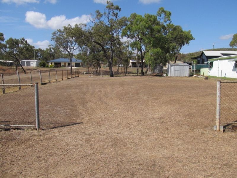 37 Whyte Ave, Brisk Bay QLD 4805