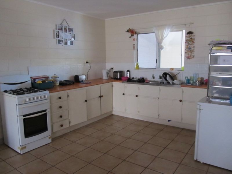 2/1 Bunting Street, Bowen QLD 4805