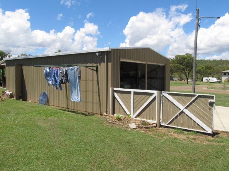 77 Whyte Ave, Bowen QLD 4805