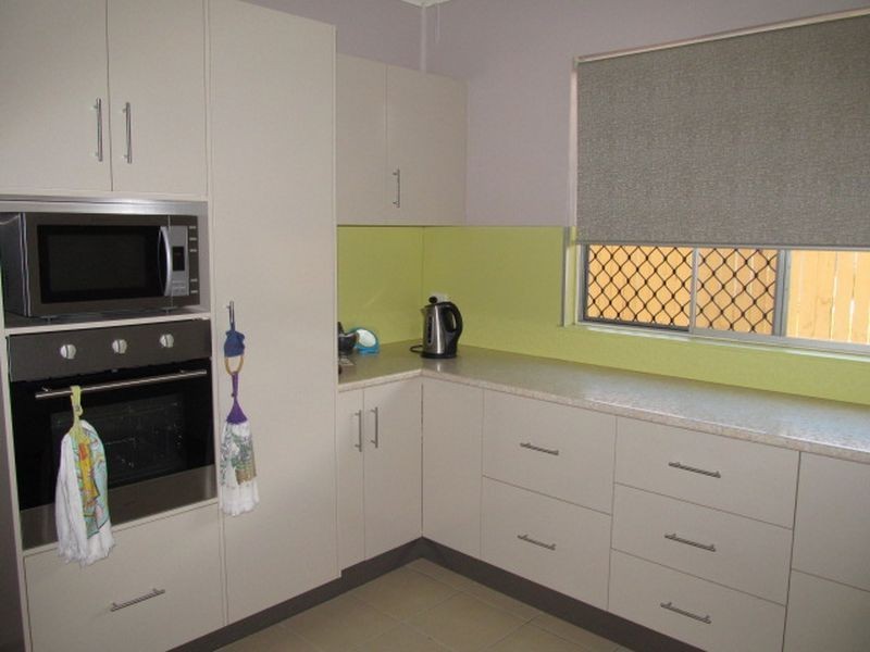 77 Whyte Ave, Bowen QLD 4805