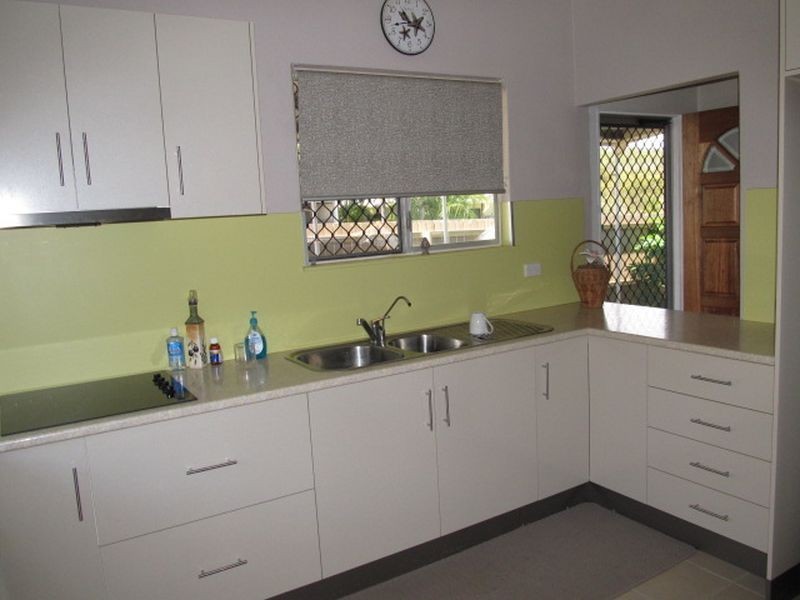 77 Whyte Ave, Bowen QLD 4805