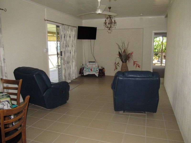 77 Whyte Ave, Bowen QLD 4805