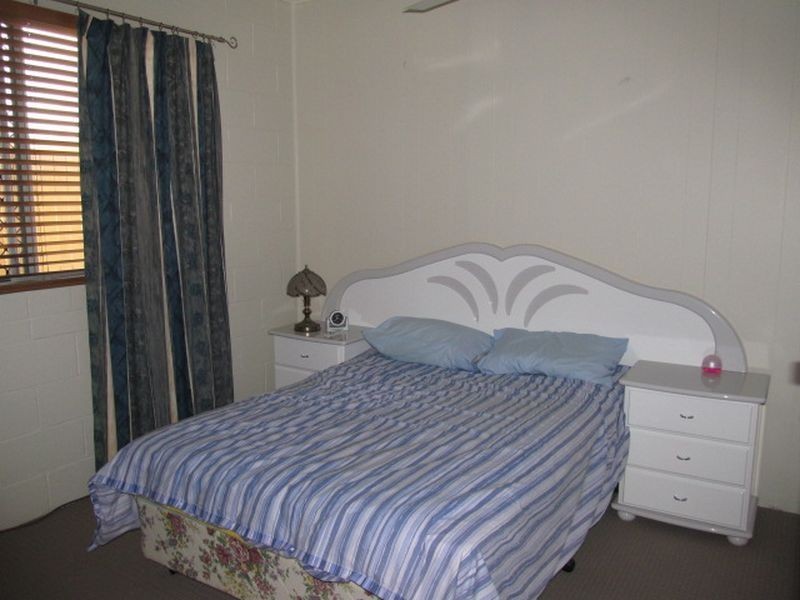 77 Whyte Ave, Bowen QLD 4805