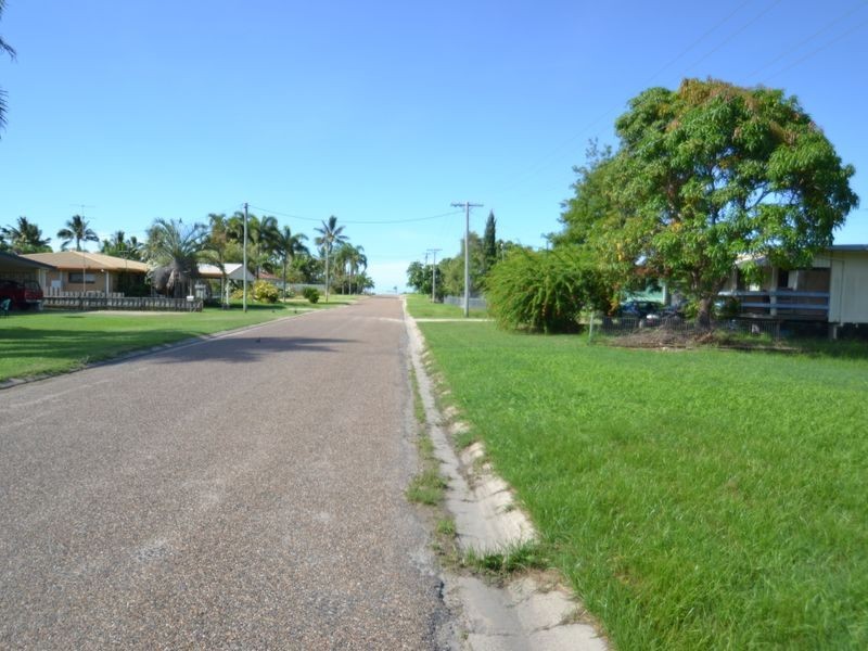 16 Argyle Street, Bowen QLD 4805