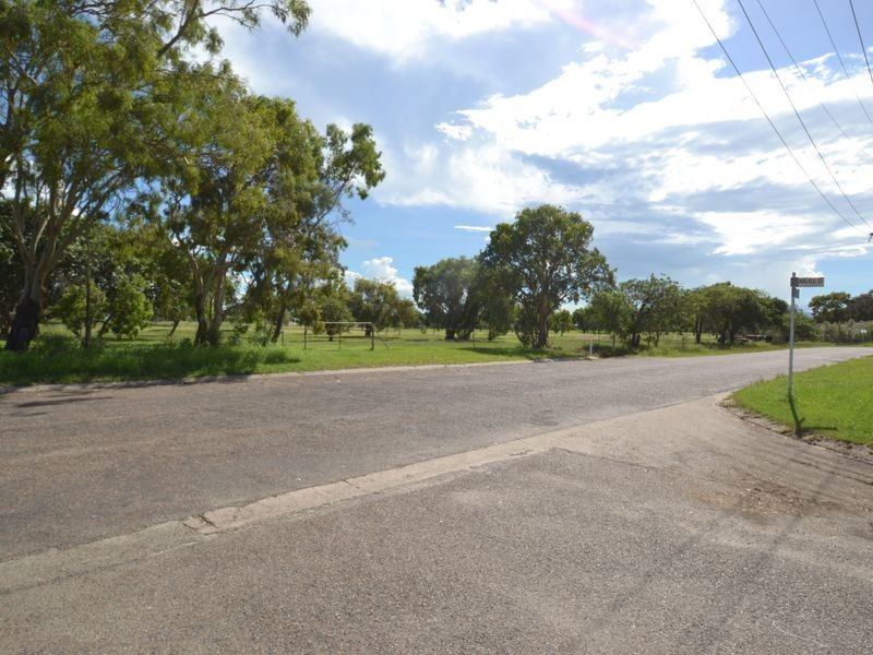 16 Argyle Street, Bowen QLD 4805