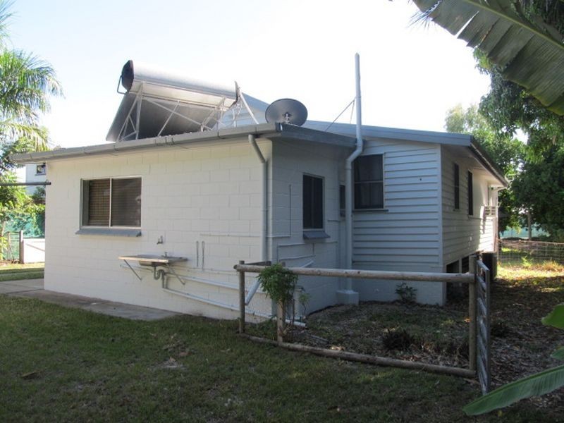 27 Murroona St, Bowen QLD 4805