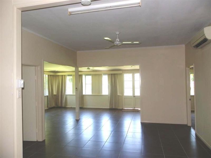 27 Murroona St, Bowen QLD 4805