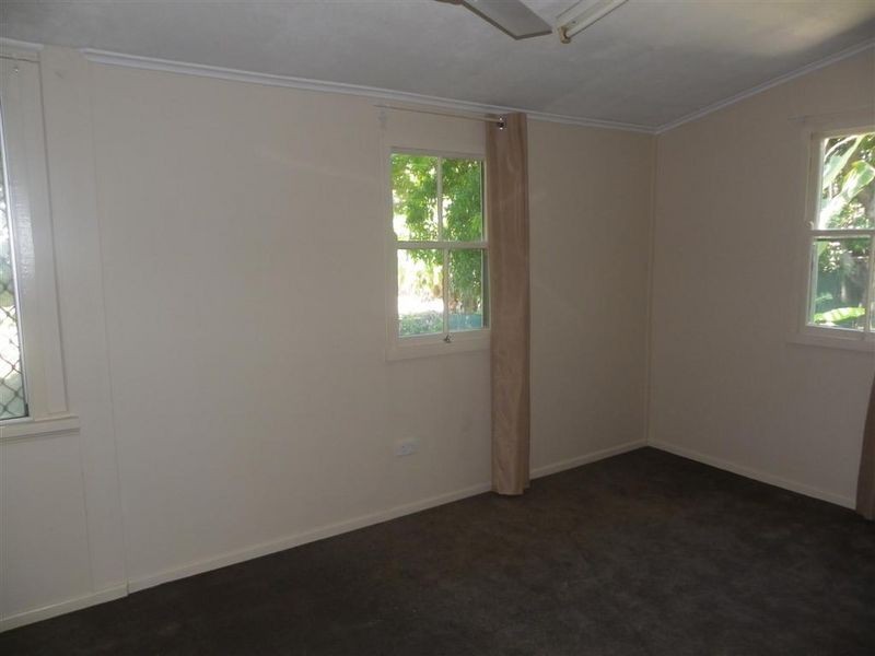 27 Murroona St, Bowen QLD 4805