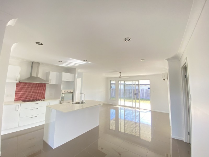 69-71 Marine Parade. Whitsunday Paradise., Bowen QLD 4805