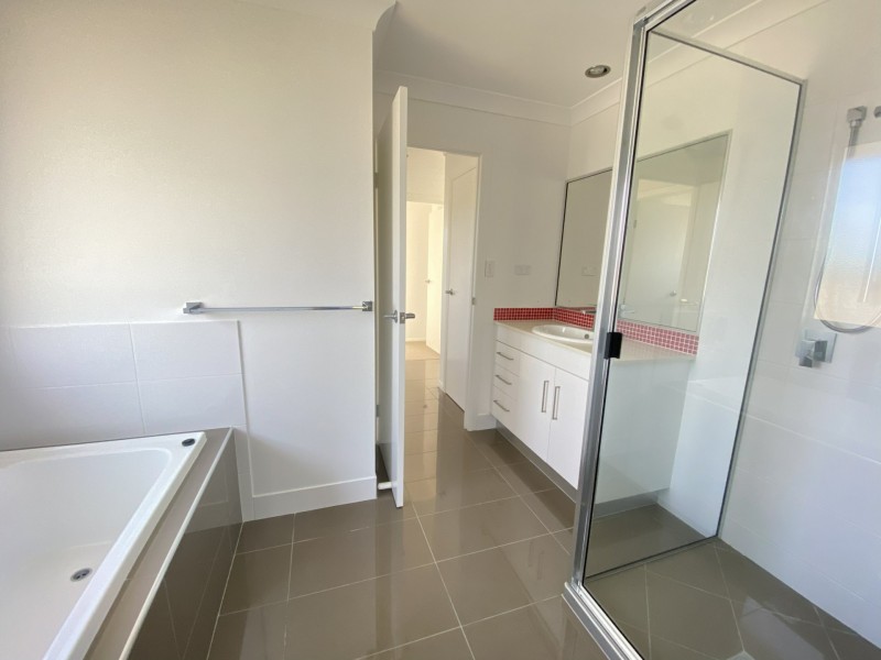 69-71 Marine Parade. Whitsunday Paradise., Bowen QLD 4805