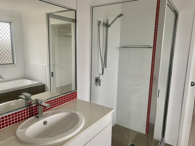 69-71 Marine Parade. Whitsunday Paradise., Bowen QLD 4805